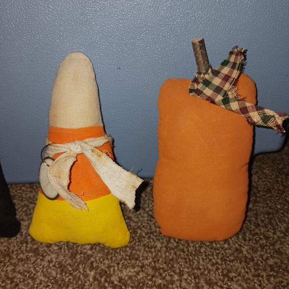 Cute primitive pumpkin, crow and candy corn - Picture 4 of 4